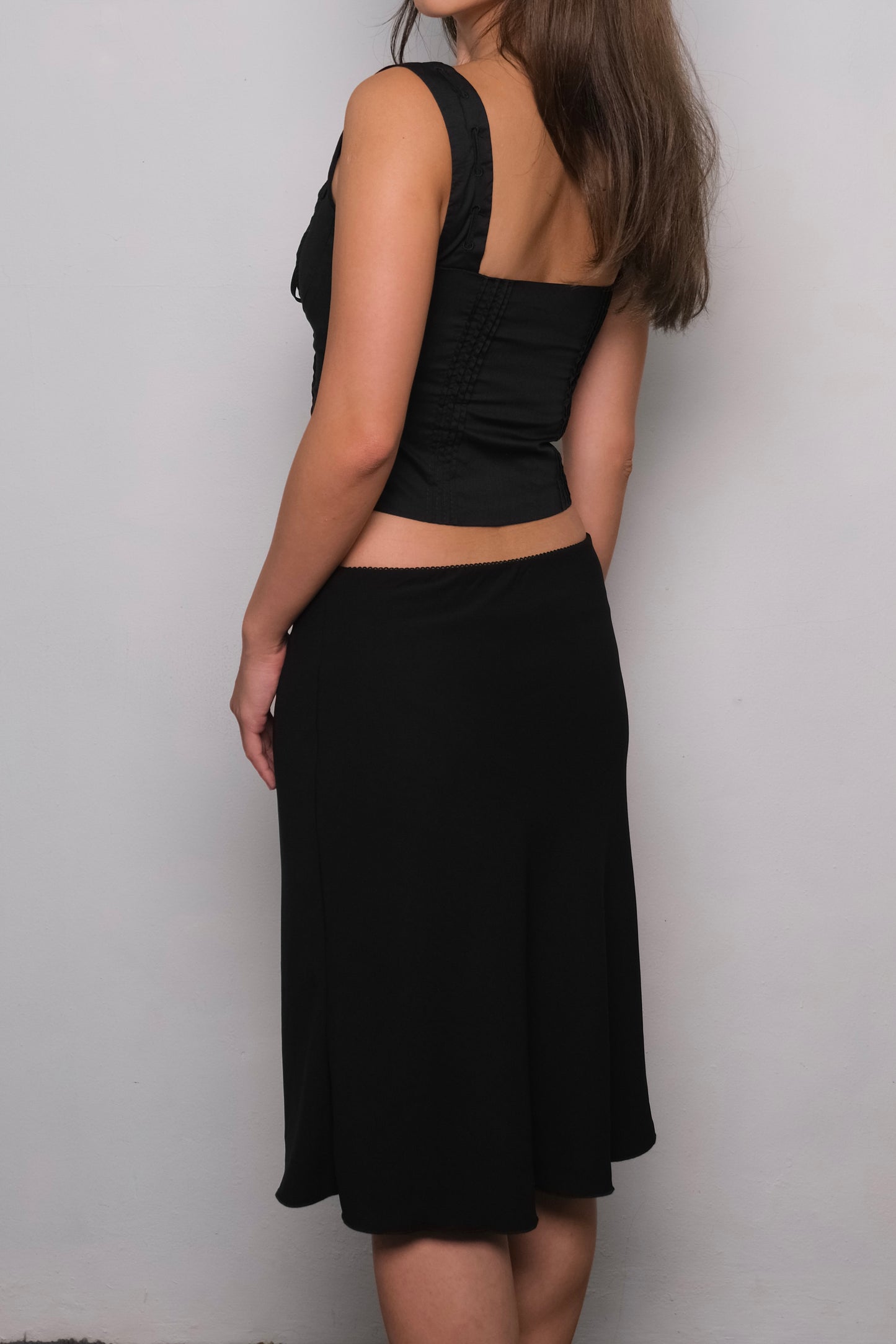 Isla Midi Skirt in Black